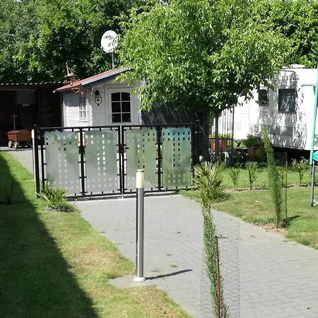 Urlaub Machen Direkt Am Irland Kinderparadies In Twisteden Im Grossen Garten Bei Privatleute Fur Maximal Sechs Personen Campsite