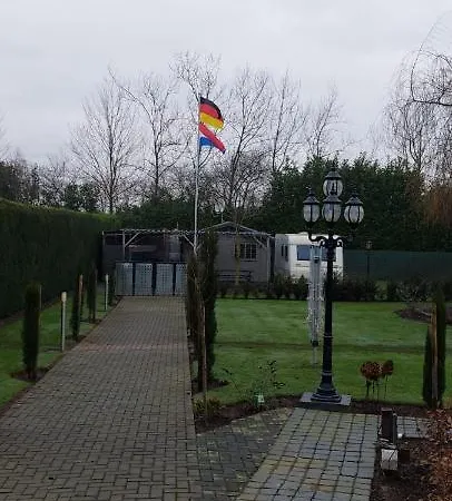 Urlaub Machen Direkt Am Irland Kinderparadies In Twisteden Im Grossen Garten Bei Privatleute Fur Maximal Sechs Personen Kevelaer