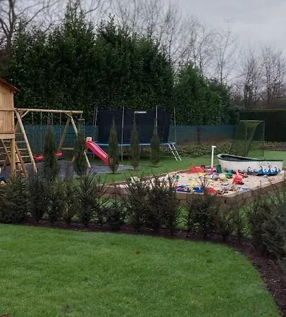 Urlaub Machen Direkt Am Irland Kinderparadies In Twisteden Im Grossen Garten Bei Privatleute Fur Maximal Sechs Personen Campsite Kevelaer