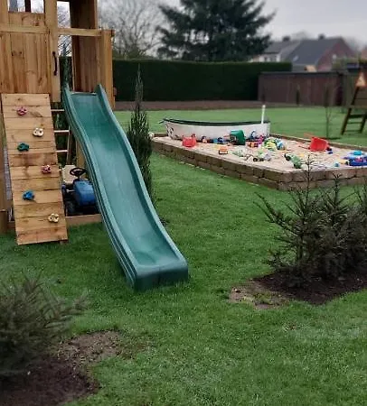 Urlaub Machen Direkt Am Irland Kinderparadies In Twisteden Im Grossen Garten Bei Privatleute Fur Maximal Sechs Personen * Kevelaer