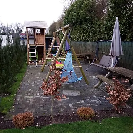 Urlaub Machen Direkt Am Irland Kinderparadies In Twisteden Im Grossen Garten Bei Privatleute Fur Maximal Sechs Personen Campsite