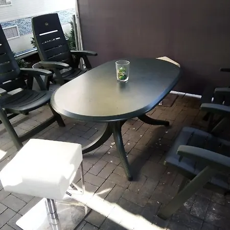 Kemp Urlaub Machen Direkt Am Irland Kinderparadies In Twisteden Im Grossen Garten Bei Privatleute Fur Maximal Sechs Personen