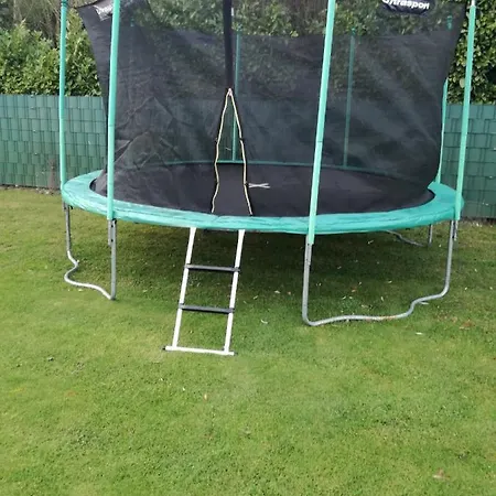 Urlaub Machen Direkt Am Irland Kinderparadies In Twisteden Im Grossen Garten Bei Privatleute Fur Maximal Sechs Personen